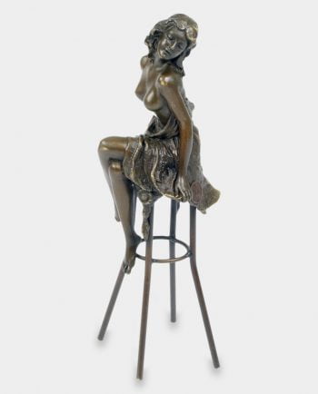 Kobieta w Sukience Siedząca na Stołku Barowym Rzeźba z Brązu