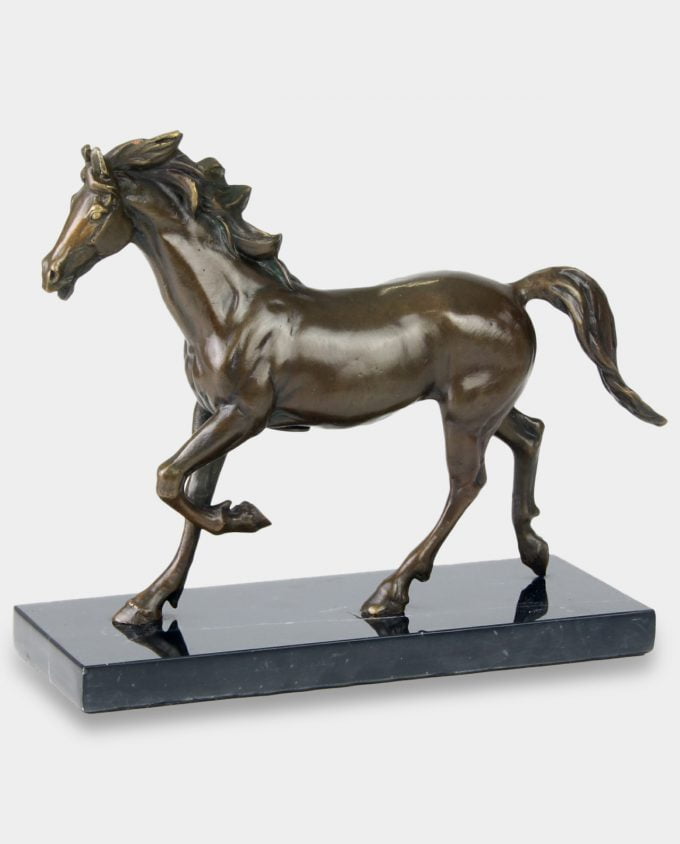 Kłusujący Koń Rzeźba z Brązu