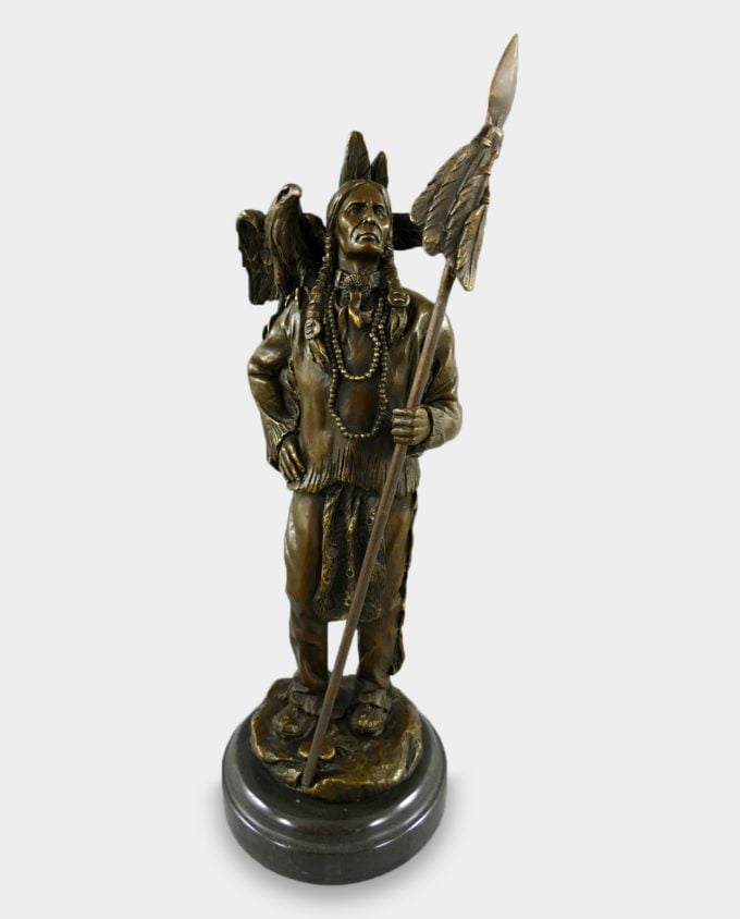 Indiański Wódz z Włócznią i Orłem Rzeźba z Brązu