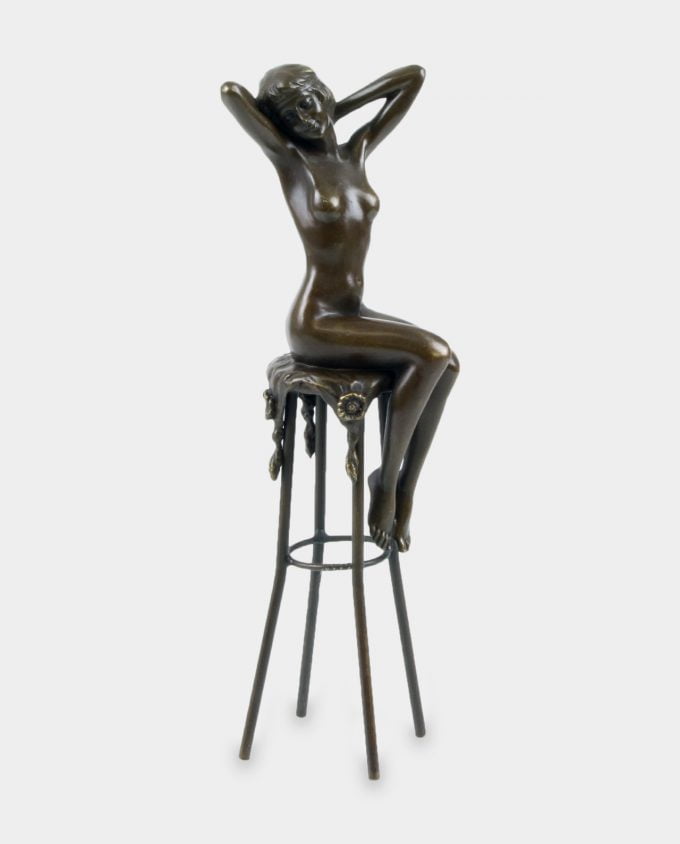 Naga Kobieta Siedząca na Stołku Rzeźba z Brązu