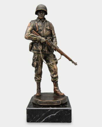 Statuetka Żołnierza na Kamiennej Podstawie z Grawerem Prezent dla Wojskowego