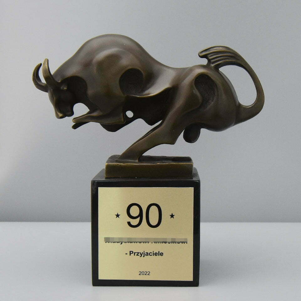 Rzeźba z Brązu Modernistyczny Byk jako Upominek z Okazji 90 Urodzin od Przyjaciół z Grawerowaną Dedykacją
