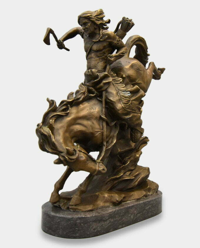Indianin na Galopującym Koniu Rzeźba z Brązu