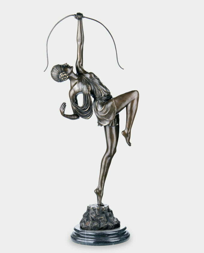 Kobieta z Łukiem Diana Rzeźba z Brązu w Stylu Art Deco