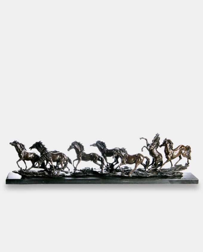 Stado Biegnących Koni Rzeźba z Brązu
