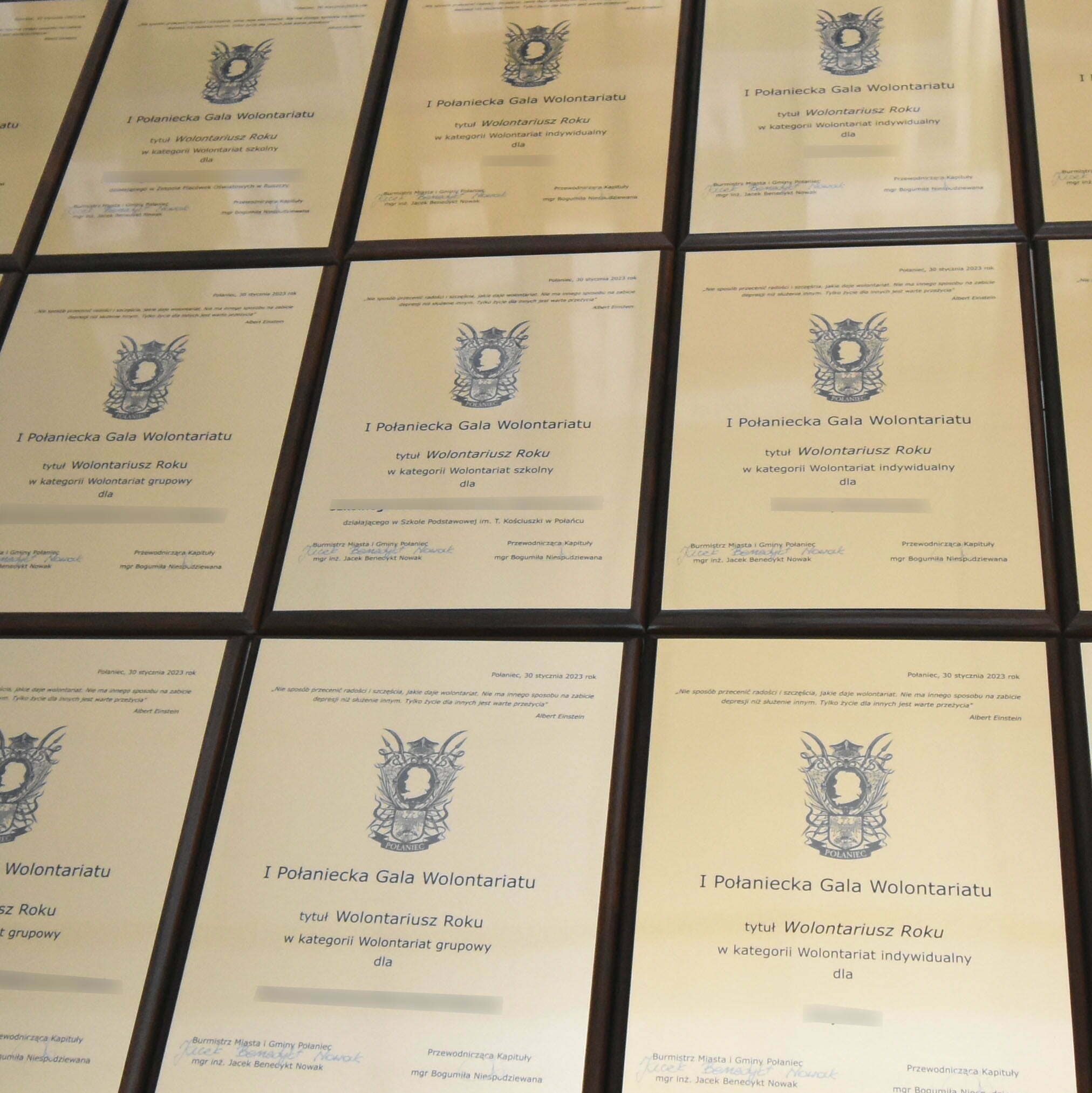 Nagrody od Burmistrza na Galę Wolontariatu Dyplomy Grawerowane z Personalizacją dla Wolontariuszy