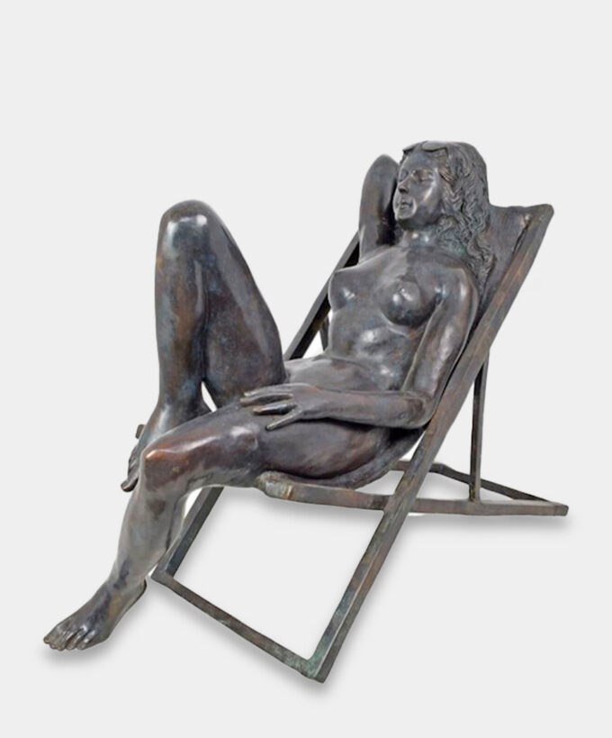 Naga Kobieta na Leżaku Duża Figura Ogrodowa Rzeźba z Brązu