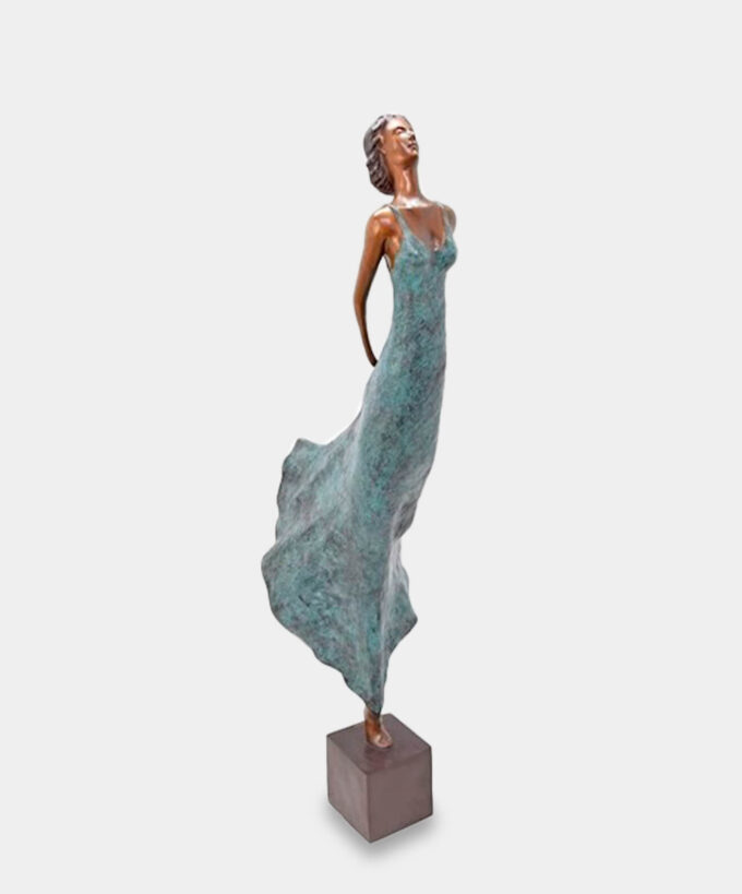 Kobieta w Zwiewnej Sukni Duża Figura Ogrodowa Rzeźba z Brązu
