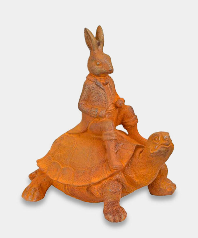 Figura Żeliwna Królik na Żółwiu Zardzewiała