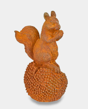 Figura Żeliwna Wiewiórka Jedząca Orzecha Zardzewiała