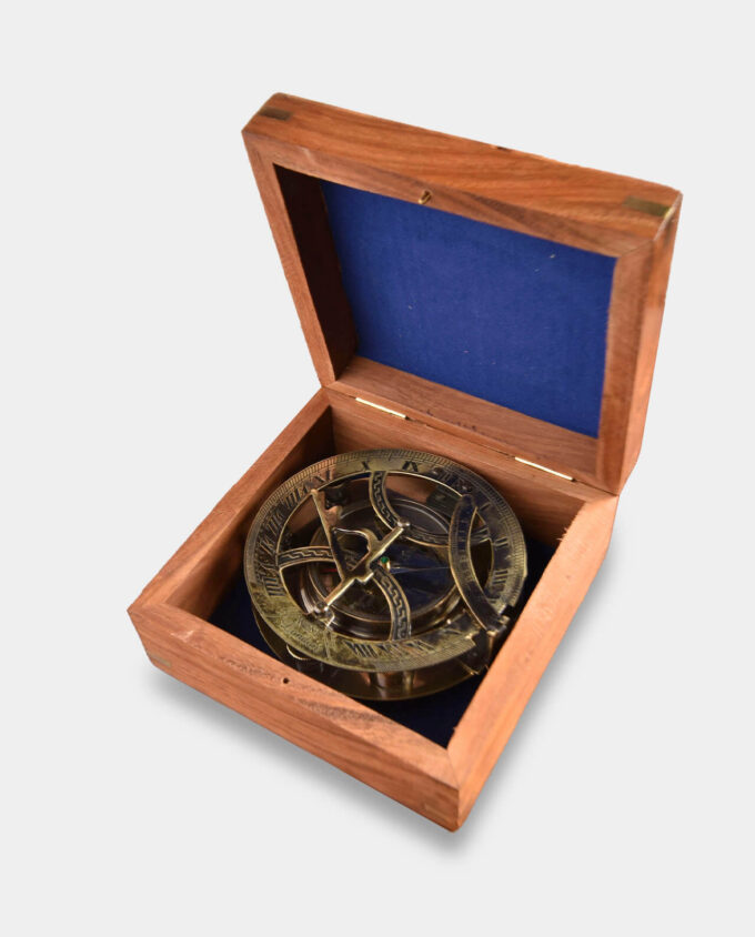 Kompas z Wbudowanym Zegarem Słonecznym w Drewnianym Pudełku