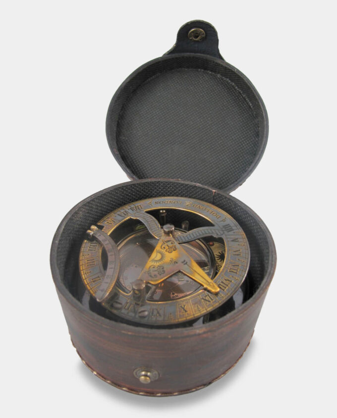 Kompas w Stylu Retro Patynowany z Zegarem Słonecznym